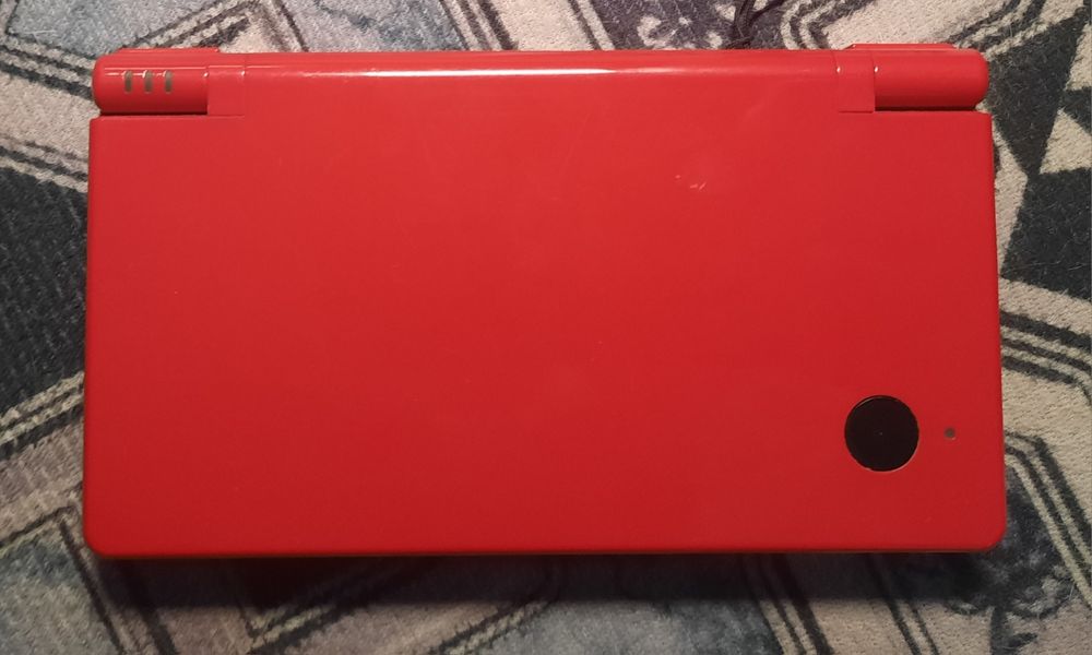 Nintendo Dsi FireRed в хорошем состоянии