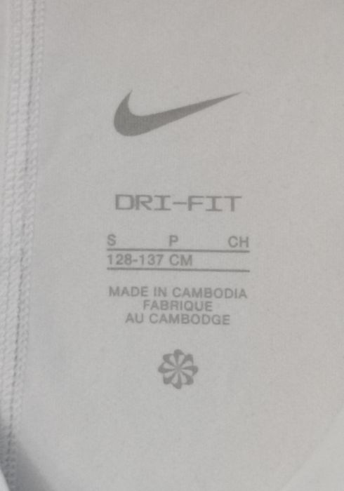 Nike DRI-FIT Swoosh Tee оригинална тениска ръст 128-137см Найк спорт