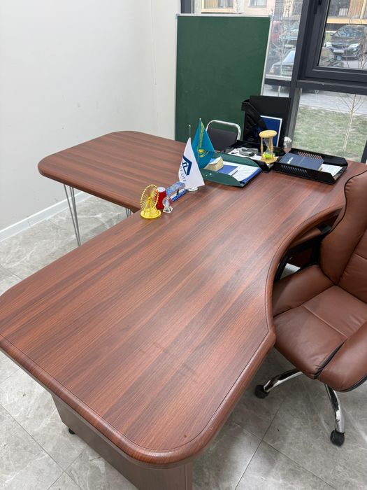 Комплект мебели для руководителя (стол + комод)