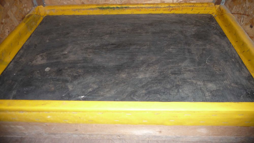 Vând cușcă transport câini pentru Dacia Duster