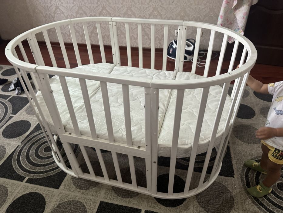 Манеж 6 в 1 , парта еще по менше круглый манеж можно сделать