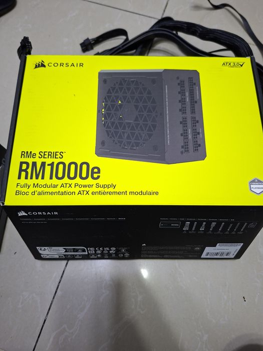 Sursa modulara Corsair RM1000e