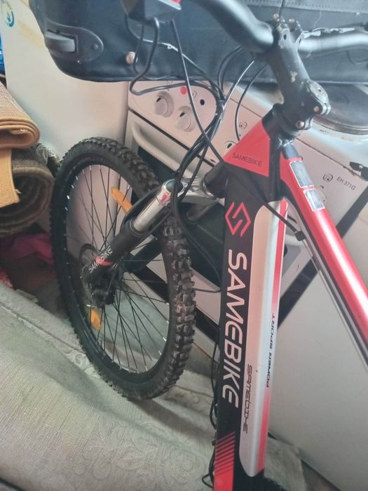 Vând bicicleta cu încărcare in butuc