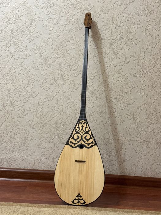 Продам новую домбыру и чехол, доставка по городу бесплатная