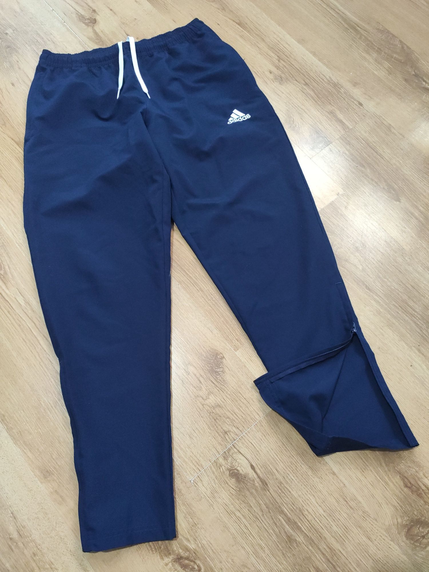 Pantaloni subțiri Adidas mărimea M