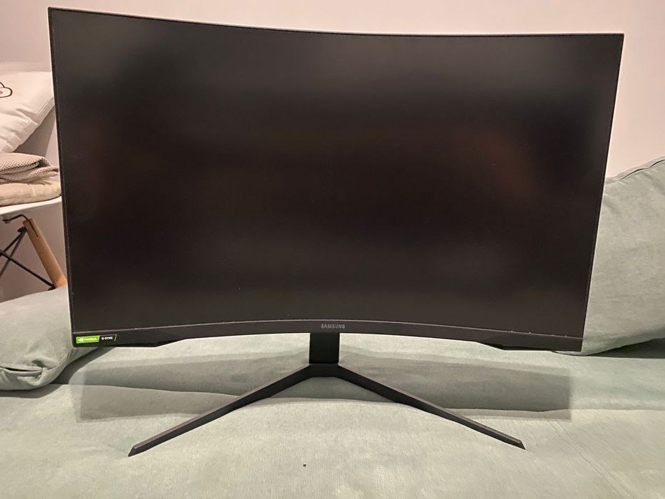 SAMSUNG 32 inch Odyssey G7 QHD 1000R 240 HZ QLED