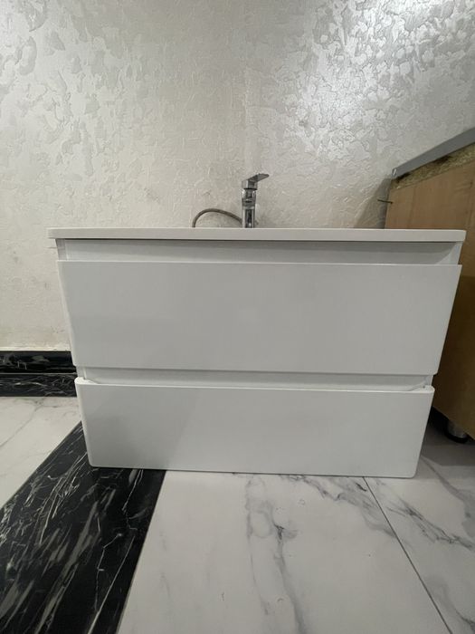 Раковина для ванной с сместителем хорошем состояние купили новый