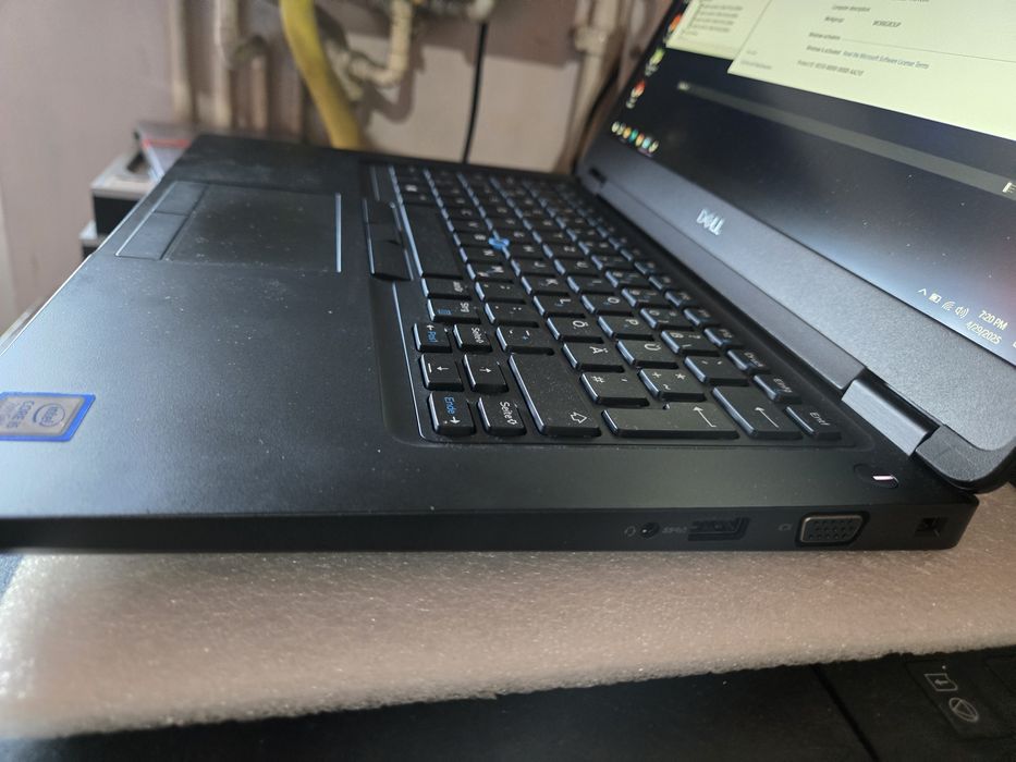 Mini Laptop 14" Dell 5490 i5 quadcore 16gb ram ssd 250 uhd 620 bat 5h