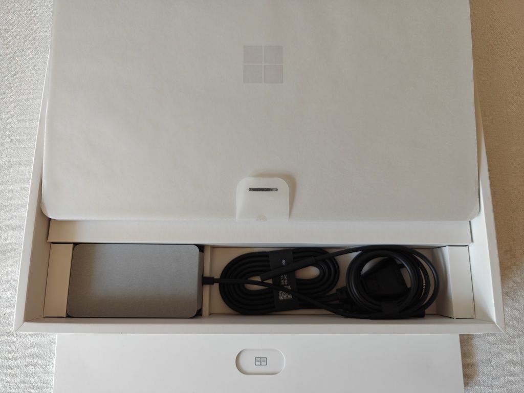 Laptop Surface 7 cu Snapdragon X 10 core 16GB/512GB la cutie nou