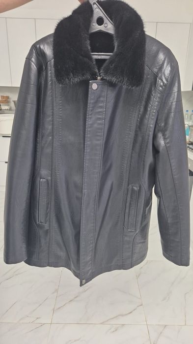 Продам зимнюю мужскую куртку