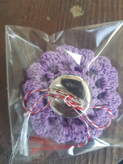 Flori crosetate - brose mărțișor