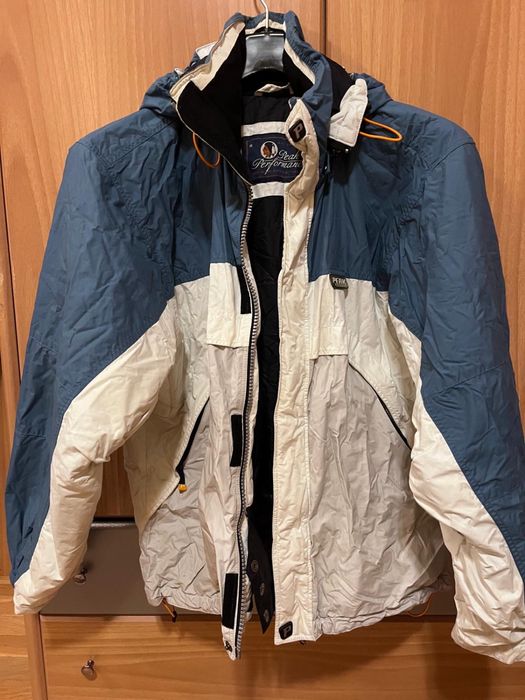 Echipament de iarna (helanca, geaca si pantaloni) si skiuri