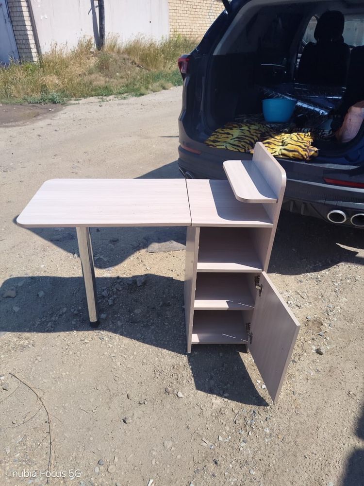 Маникюрный стол складной