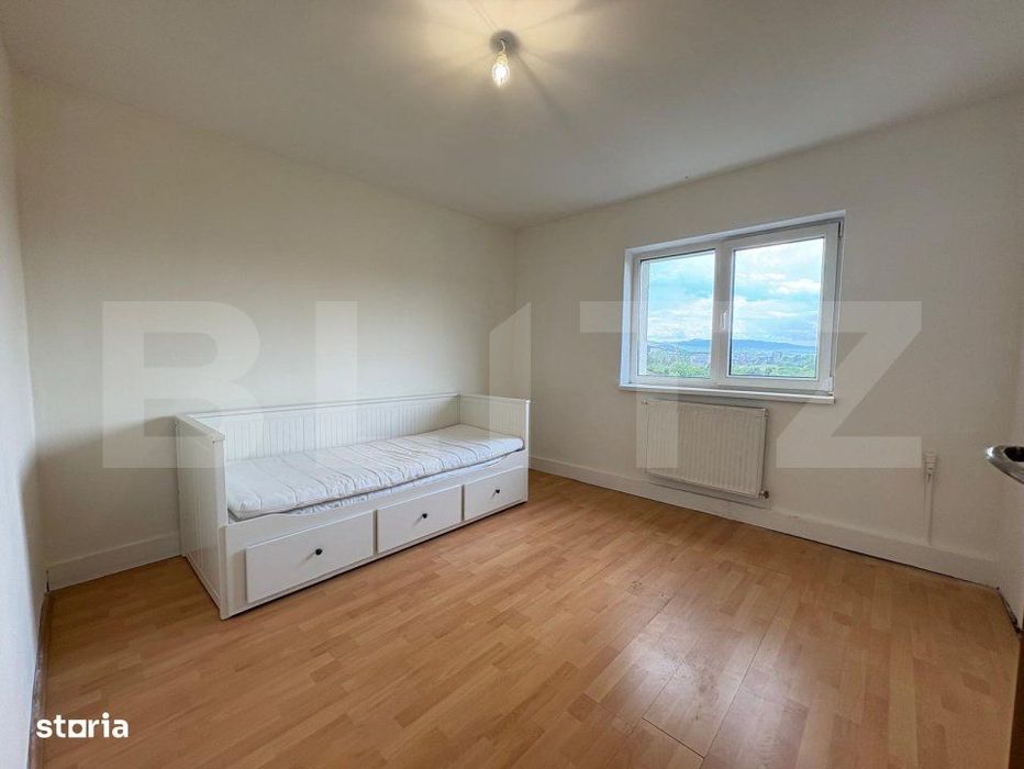 Apartament de vanzare, cu 3 camere decomandate in zona Manastur