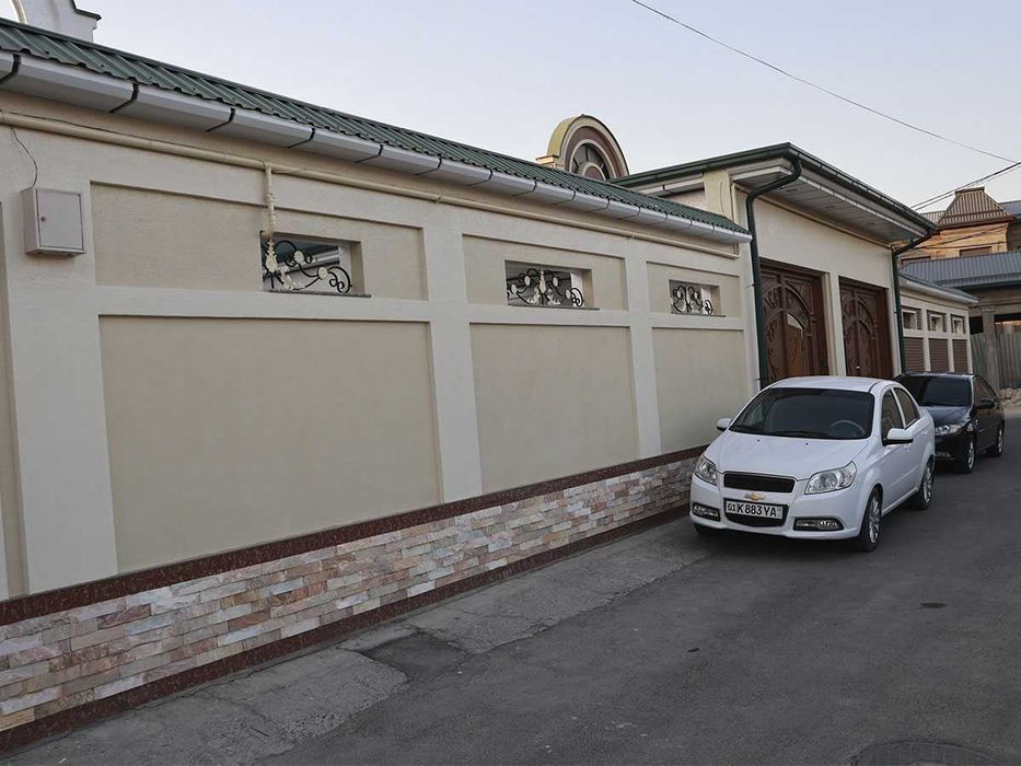 Shayxontohurda 3qavatli uy sotiladi 2.7sotix, yangi remont, keng fasad