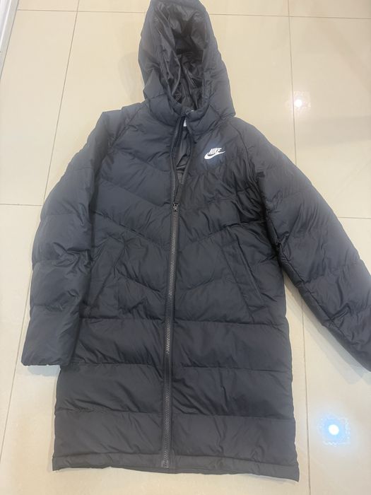 Vând geacă lungă,Nike,stare impecabilă