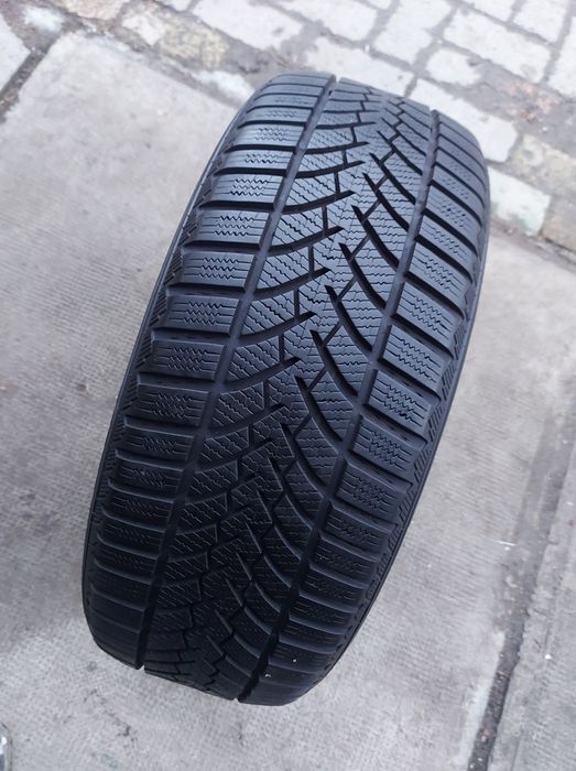 O bucată 205/50 R17 M+S iarnă - una Michelin Semperit