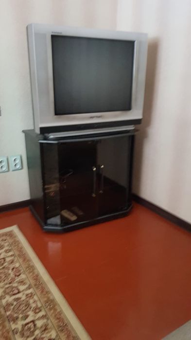 Телевизор с подставкой