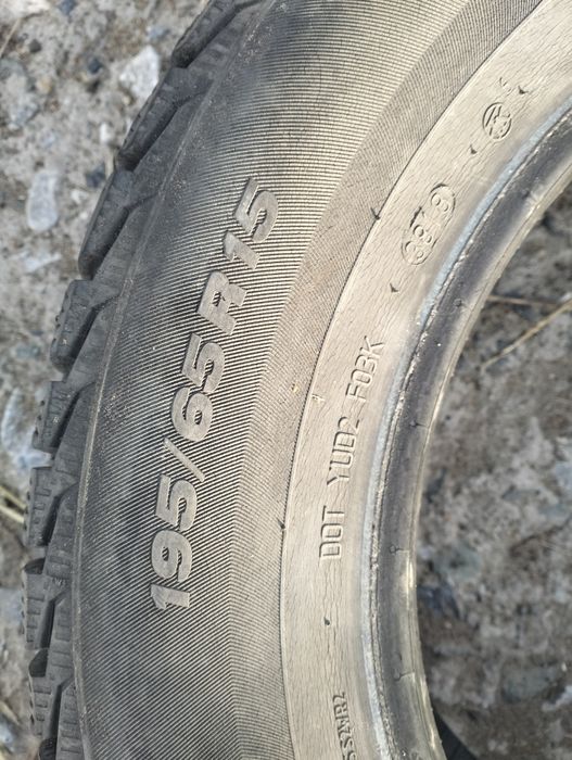 Продам шины  зимние с шипами Viatti б/у