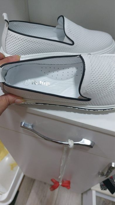 Обувь кожанная.