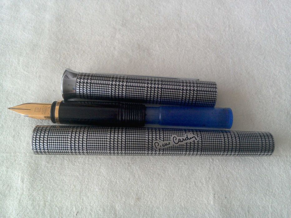 Stilou Pierre Cardin, peniță placată aur, cartuș - stare perfectă