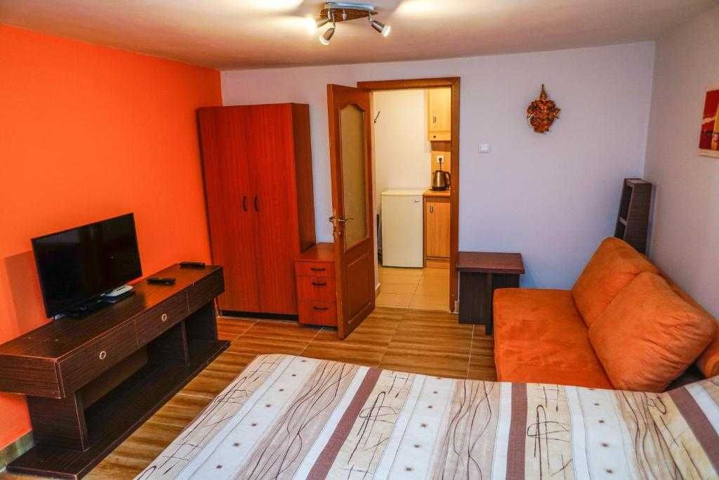 Апартаменти,стаи - нощувки София,на 200м от НДК,ниска цена,самост.баня