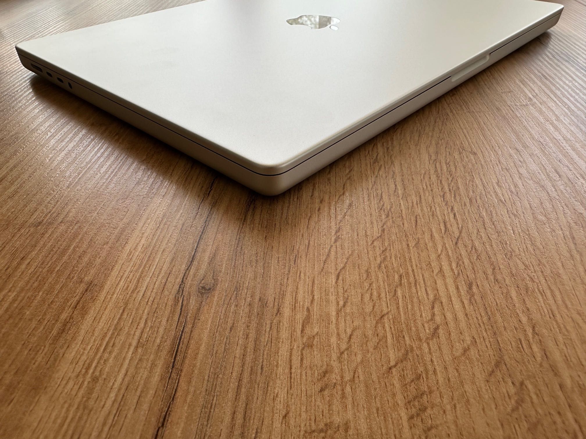 MacBook Pro 16" M3 PRO 12-CPU, 18-GPU, 18GB RAM, 512GB SSD