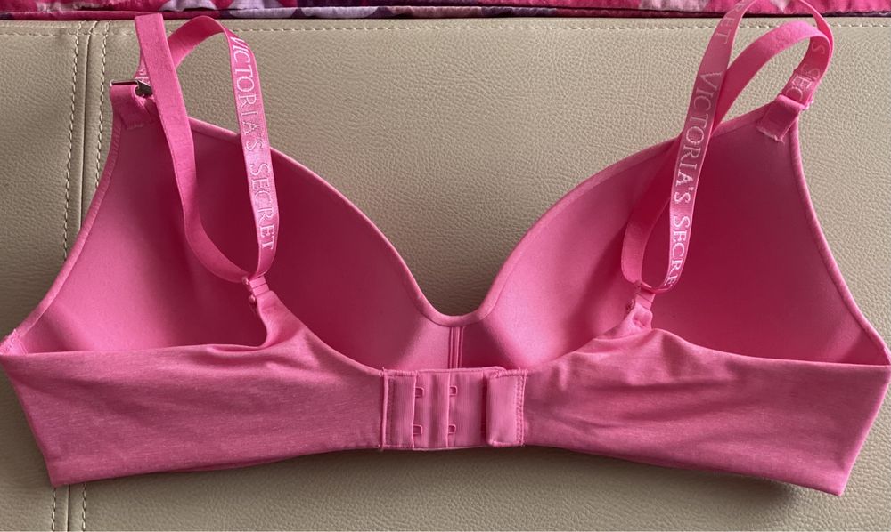 Sutien Victoria’s Secret Wireless adus din SUA