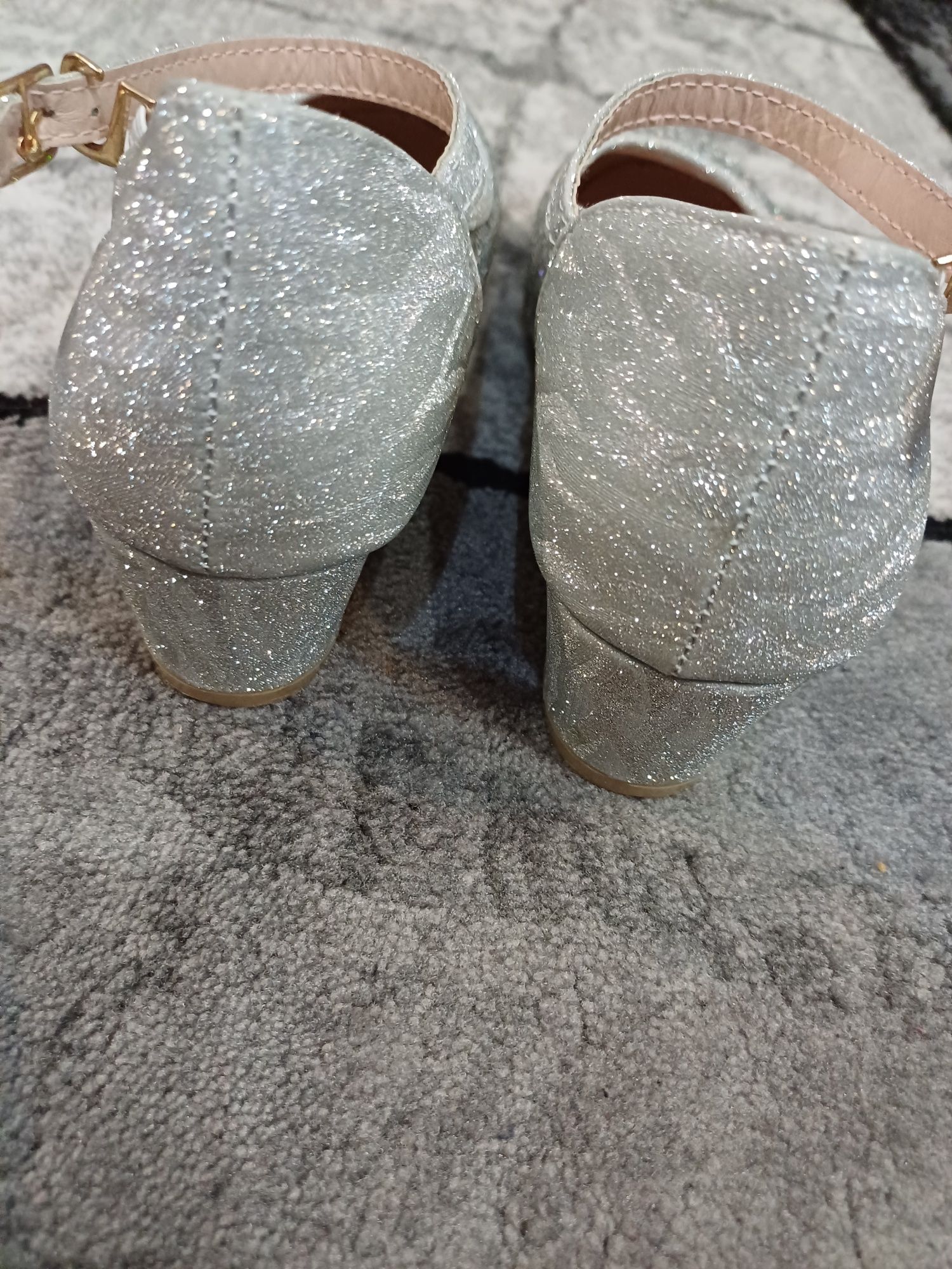 Pantofi argintii fete,mărime 35