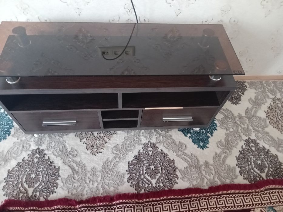 Катта телевизор учун  под ставка  сотилади холати зор ранги шкаладний