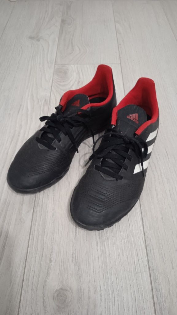 Adidas predator бутонки