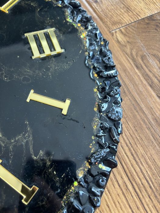 Часы на стену ручное изделье из смолы