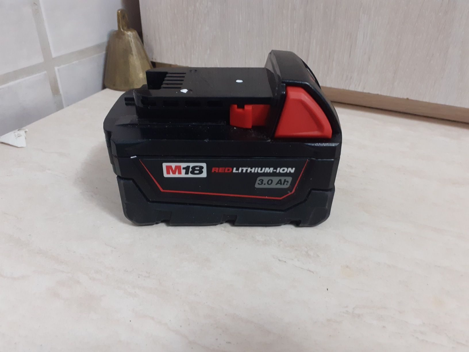 Baterie Milwaukèe 18v 3A Red Lithium ca Nou
