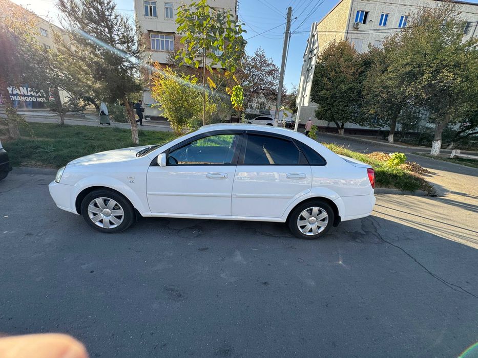 Chevrolet Lacetti 2012 1.8 MT