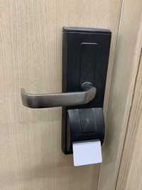 Хотелски брави с ключ карти