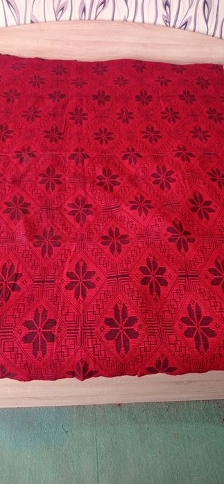 Две чисто нови кувертюри за легло