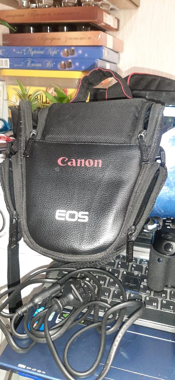 Продам фотоаппарат Canon 650d