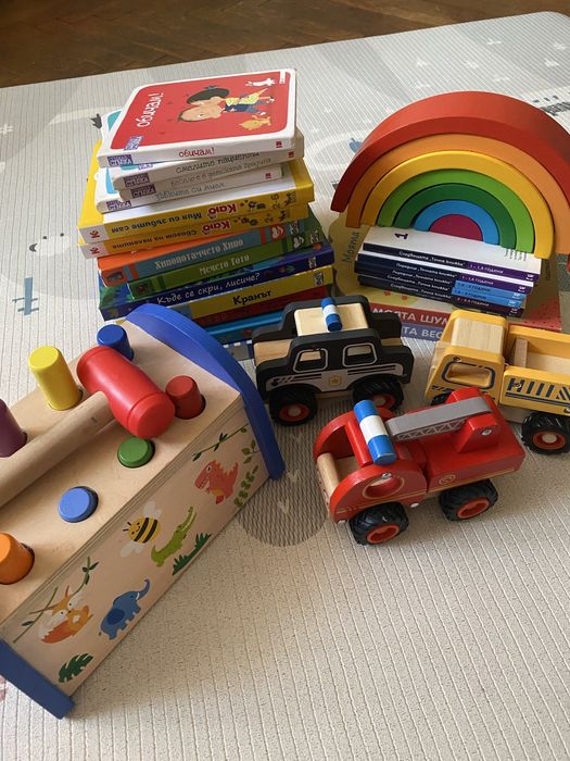 Дървени и монтесори играчки.