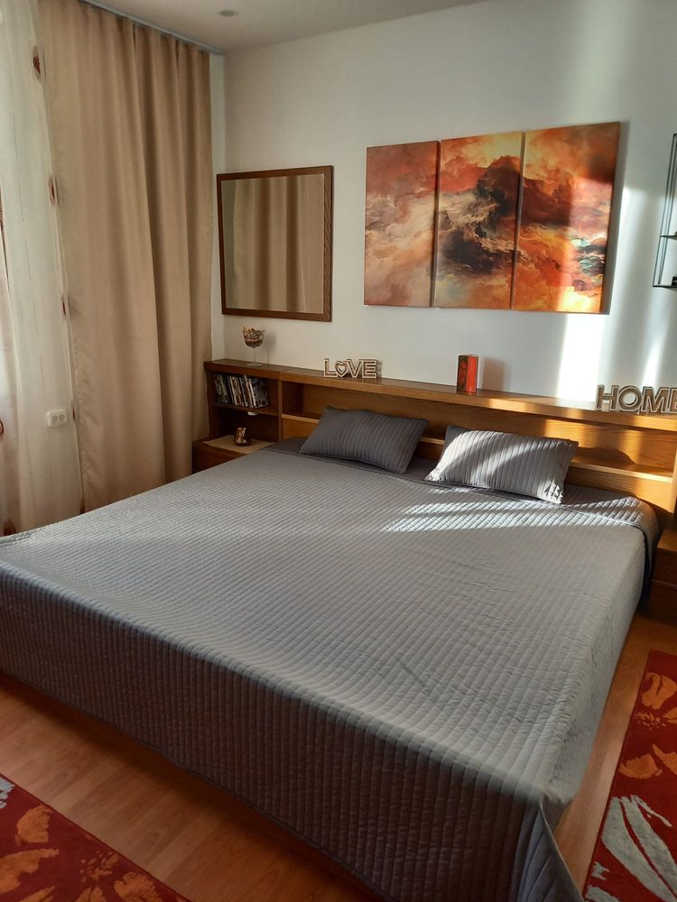 Apartament de vanzare 2 camere decomandat, renovat recent.