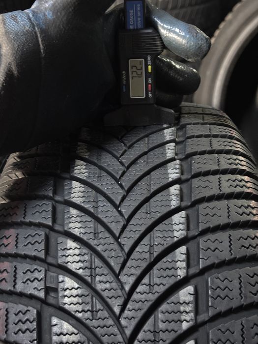 215/55R17 98V Maxxis  făcute în Taiwan DOT20 6-7mm stare foarte buna