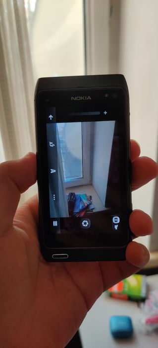 Nokia N8 в хорошем состоянии