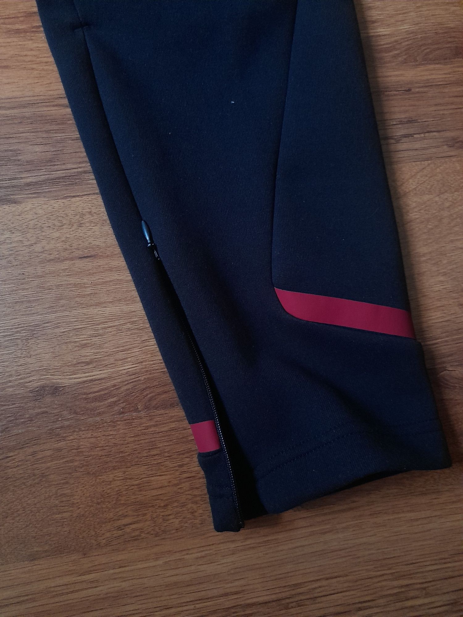 Adidas Manchester united мъжко долнище L размер.
