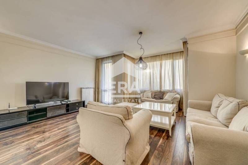 Дава се под наем Тристаен апартамент в София, Лозенец - 127 кв.м за 1750 € - Снимка #1