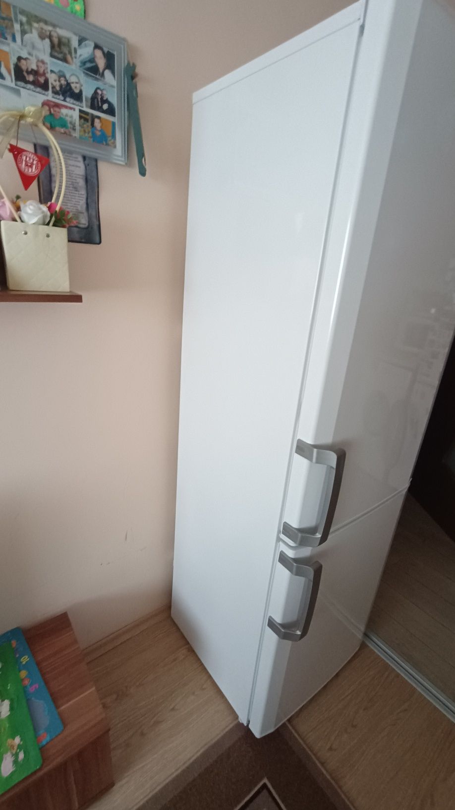 Хладилник с долен фризер Beko