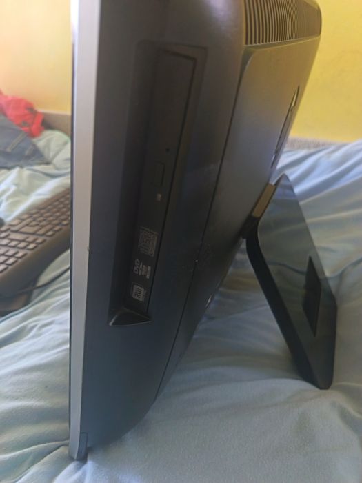 Calculator HP Desktop AMD E1‑1200 + 6 GB RAM + Monitor 19″ + Tastatura