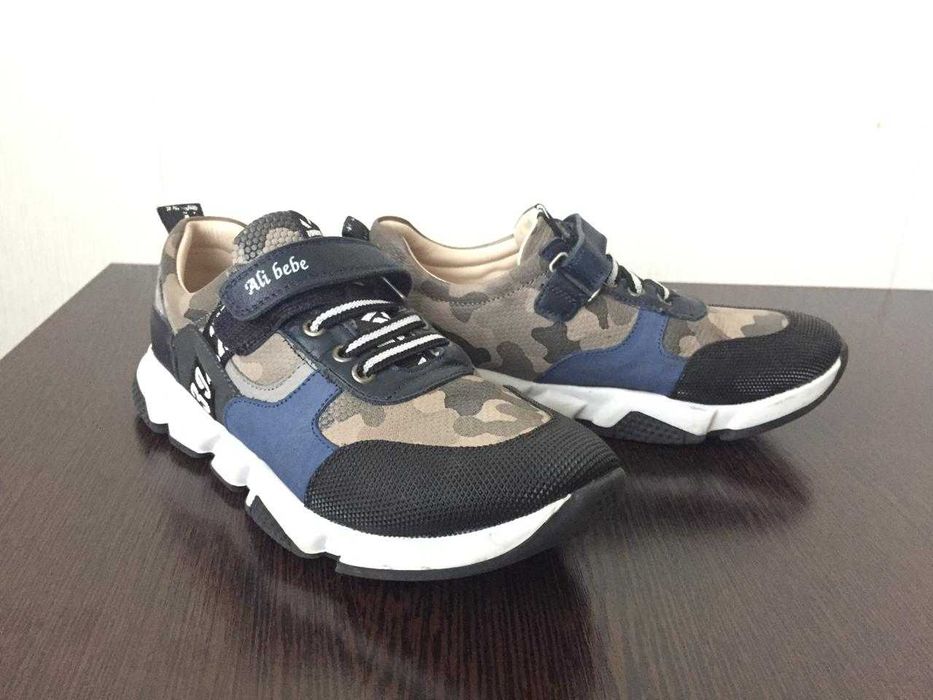 Почти новые кроссовки 34размера на мальчика