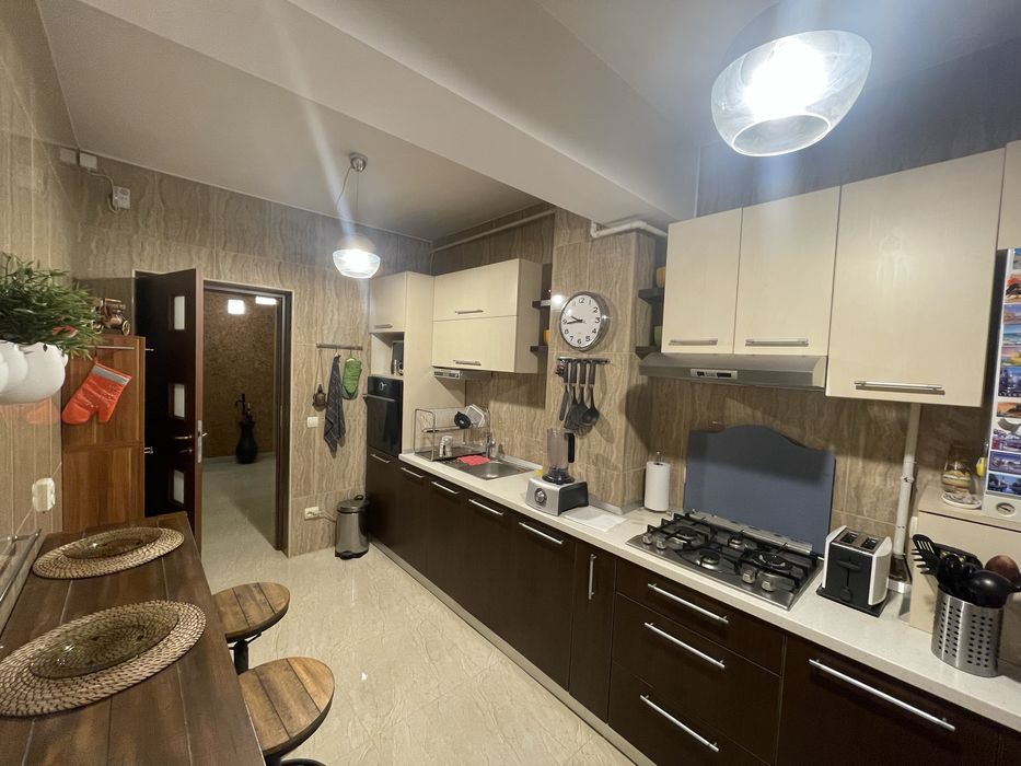 Apartament 2 cam decomandat prel Ghencea, cartierul Latin