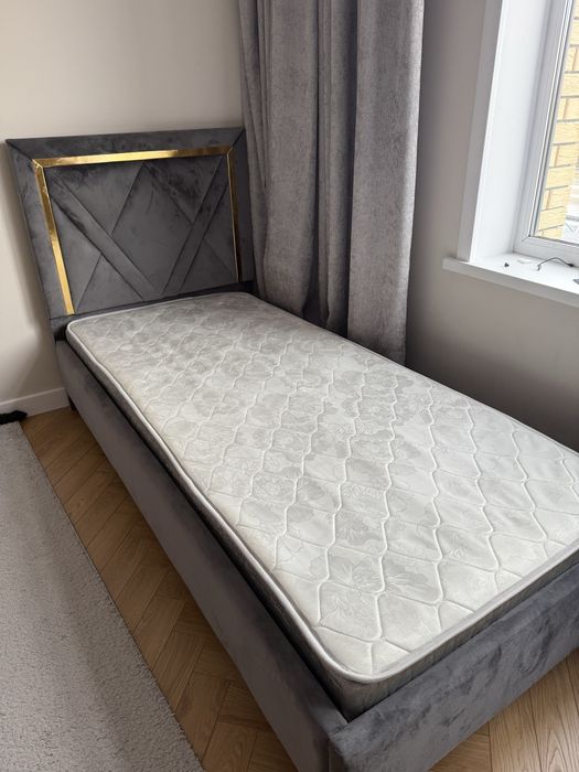 Продам кровать 1 спальная.