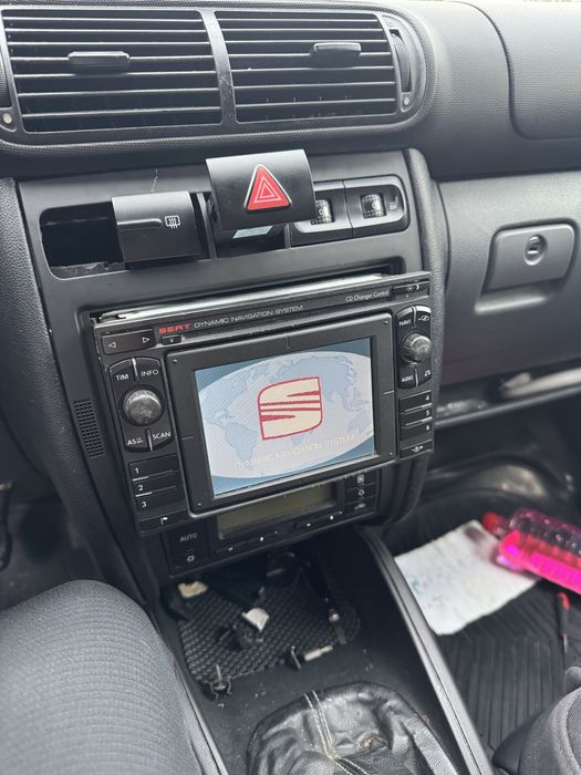 Vand consola 2 din Seat Leon 1m