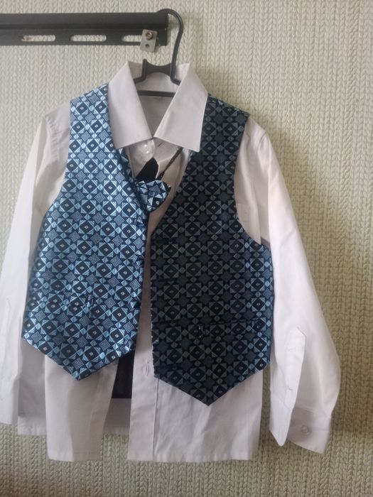 Продам костюм школьный